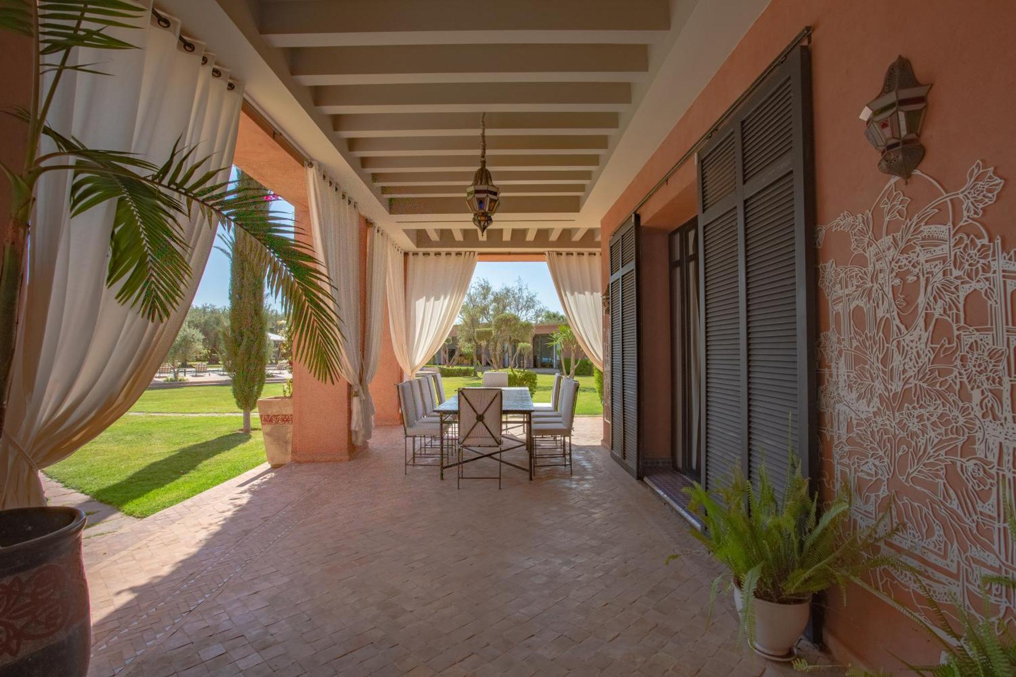 Koutoubia, Jardin Luxuriant, Piscine Et Marrakesh